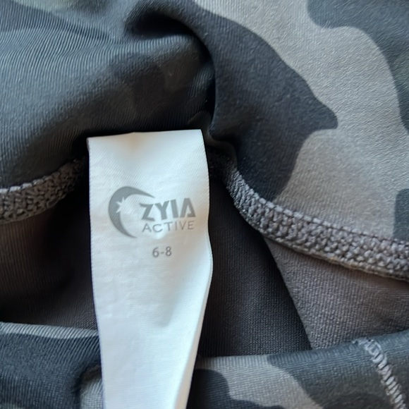 ZYIA Luxe high rise capris - Picture 5 of 5